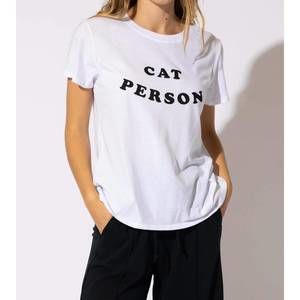 NEW SUBURBAN RIOT cat person tee in white